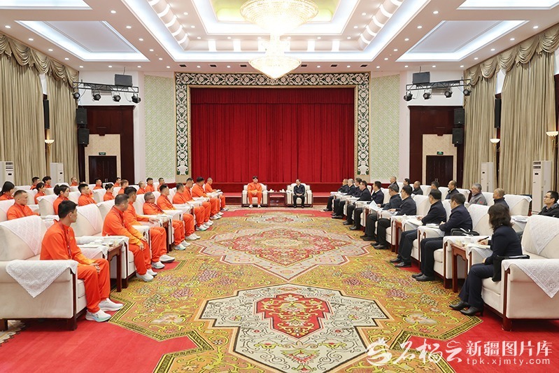 陈小江艾尔肯·吐尼亚孜会见第十五届全国运动会
新疆体育代表团获奖运动员教练员代表 陈小江艾尔肯·吐尼亚孜会见第十五届全国运动会
新疆体育代表团获奖运动员教练员代表